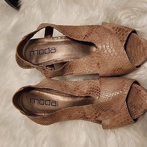 Nude Sandals by Moda